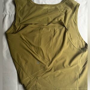 Adorable Lululemon tank!! Mustard yellow has a slight open back tank💛💛